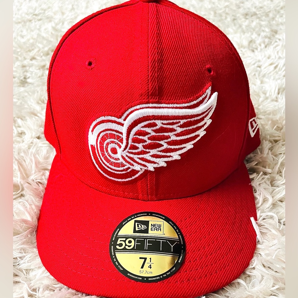 (SOLD) NWOT New Era 59Fifty Detroit Red Wings NHL Fitted Hat